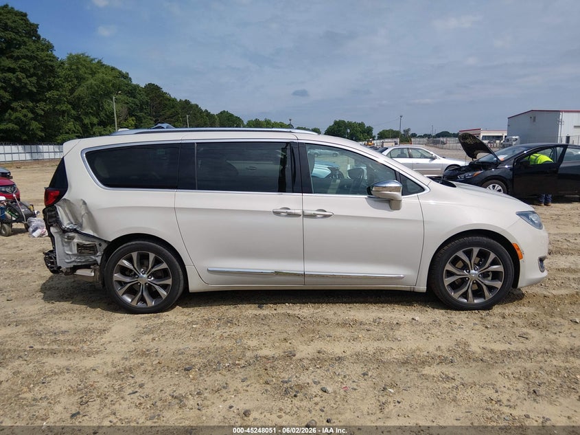 2017 Chrysler Pacifica Limited VIN: 2C4RC1GG5HR553798 Lot: 45248051