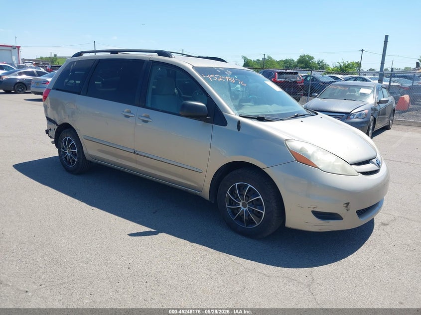 2010 TOYOTA SIENNA LE