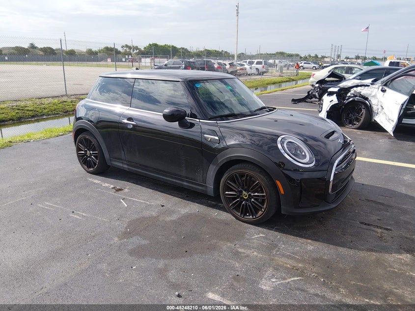 Vin: wmw13dj0xr2v85377, lot: 45746013, mini se hardtop cooper 2024 img_1