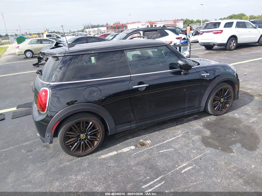 Vin: wmw13dj0xr2v85377, lot: 45746013, mini se hardtop cooper 20244
