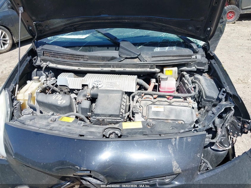 2013 TOYOTA PRIUS THREE SE · Фото 10