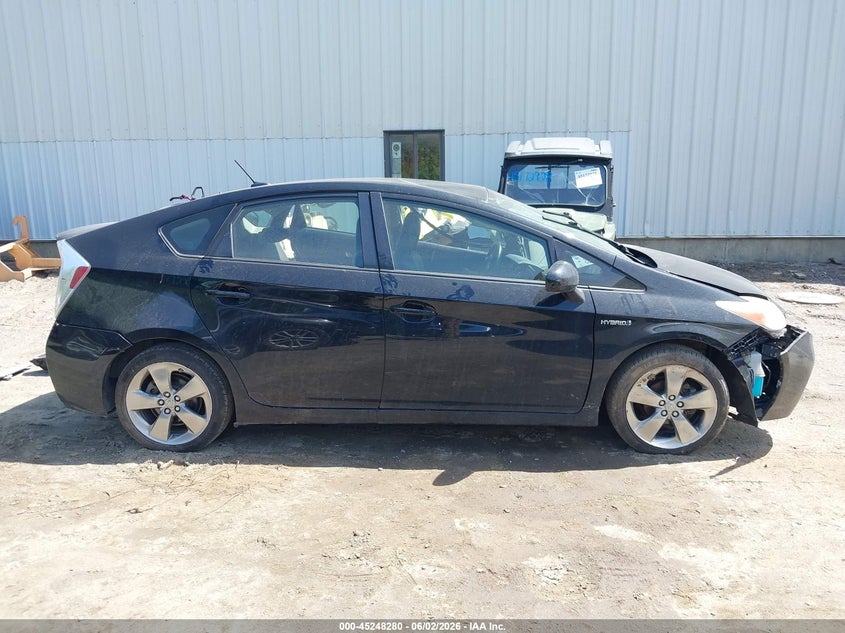 2013 TOYOTA PRIUS THREE SE · Фото 14