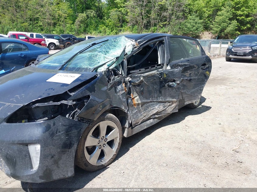 2013 TOYOTA PRIUS THREE SE · Фото 6