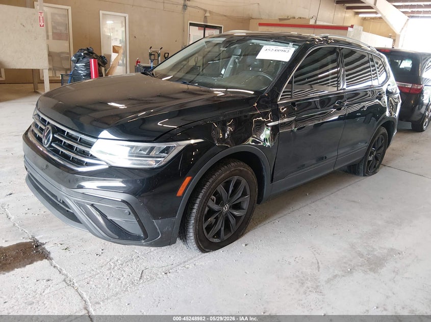 2022 VOLKSWAGEN TIGUAN auction photo 2
