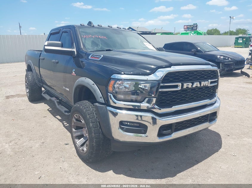Vin: 3c6ur5cl3lg251077, lot: 45747155, ram 2500 tradesman  4x4 6'4 box 2020 img_1