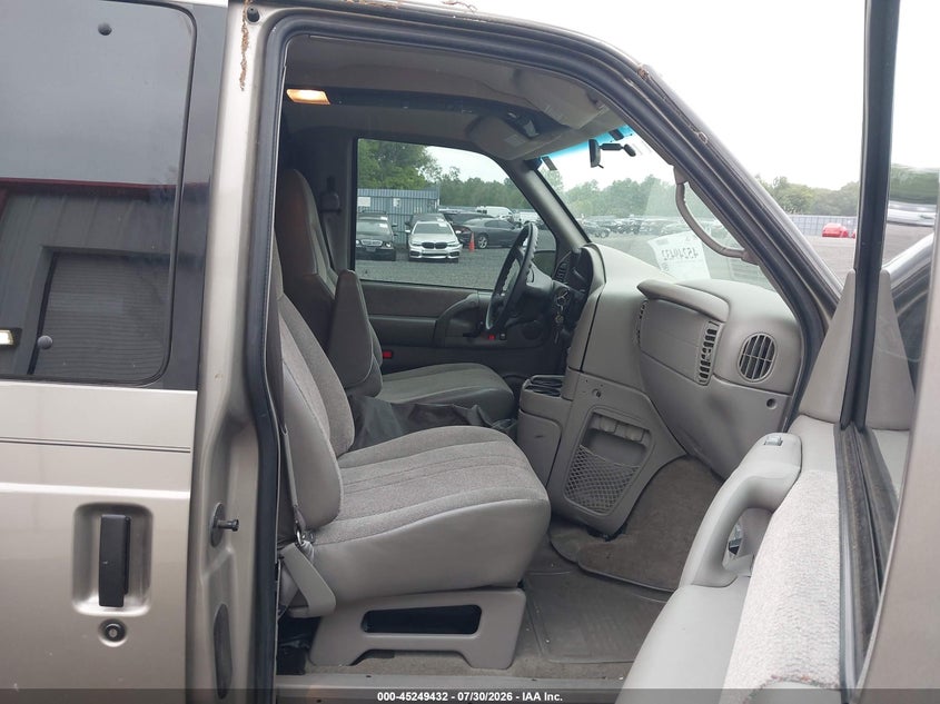 2001 GMC SAFARI auction photo 5