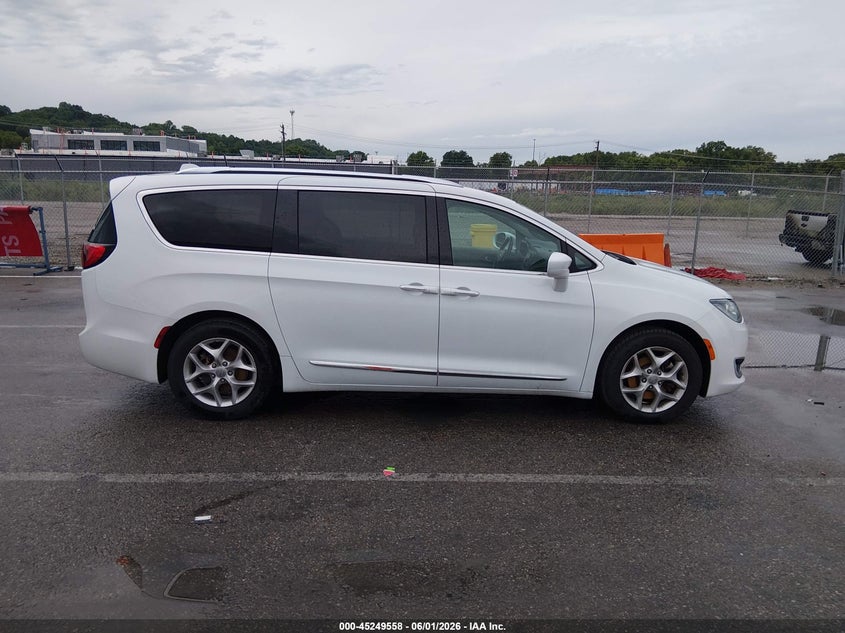 2018 Chrysler Pacifica Touring L VIN: 2C4RC1BG3JR312108 Lot: 45249558