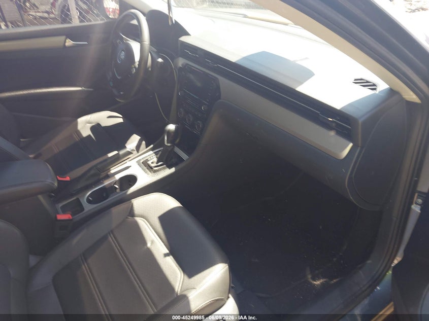 2021 VOLKSWAGEN PASSAT auction photo 5