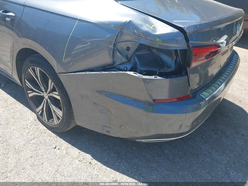 2021 VOLKSWAGEN PASSAT auction photo 6