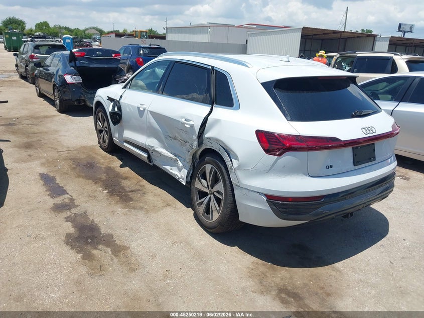 Vin: wa15aage9rb027669, lot: 45748023, audi q8 e-tron premium plus quattro 20243