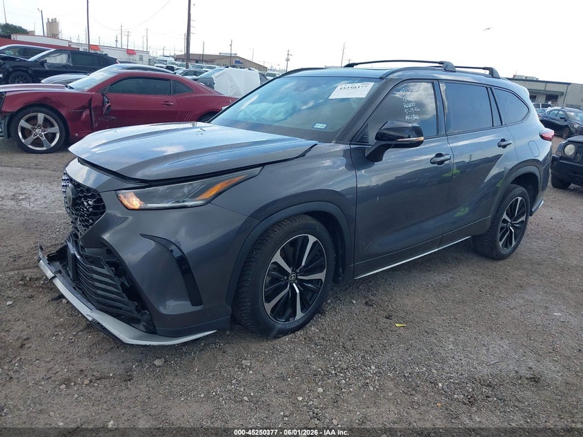 2021 TOYOTA HIGHLANDER auction photo 2