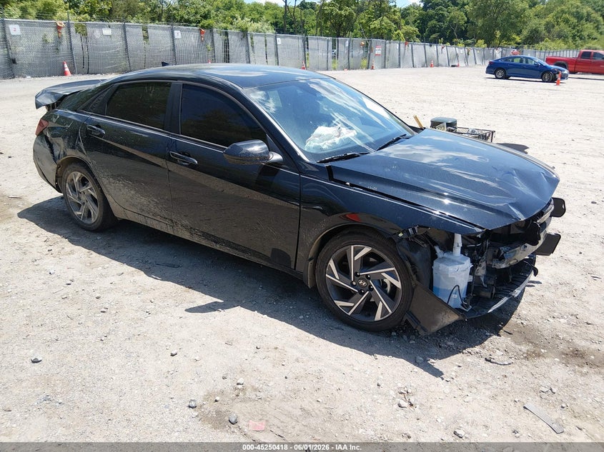 2025 HYUNDAI ELANTRA auction photo 1