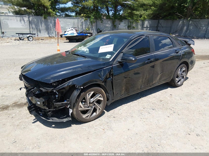 2025 HYUNDAI ELANTRA auction photo 2