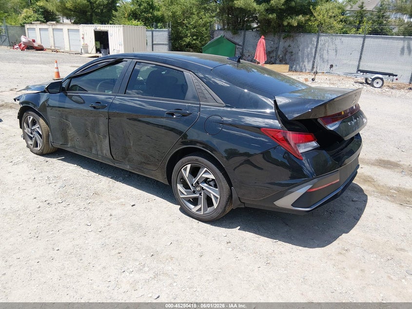 2025 HYUNDAI ELANTRA auction photo 3