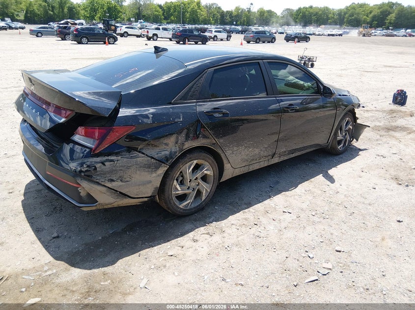 2025 HYUNDAI ELANTRA auction photo 4