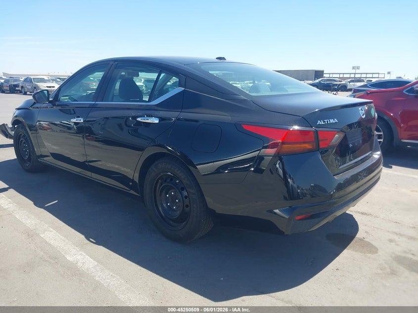 Nissan Altima - фото 3