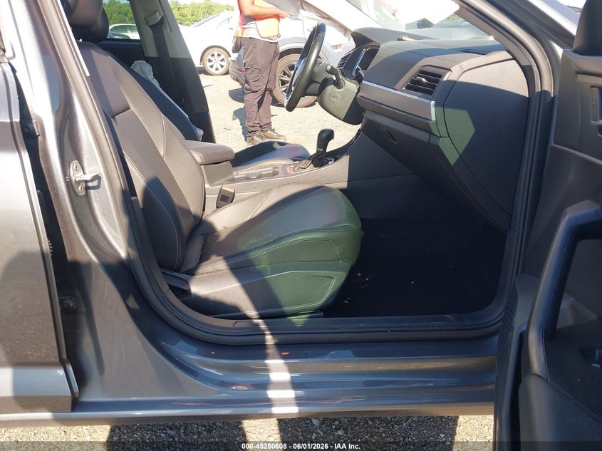 2019 VOLKSWAGEN JETTA auction photo 5