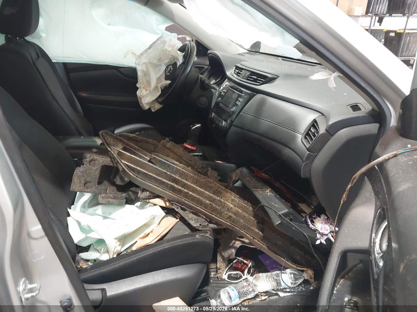 2017 NISSAN ROGUE auction photo 5