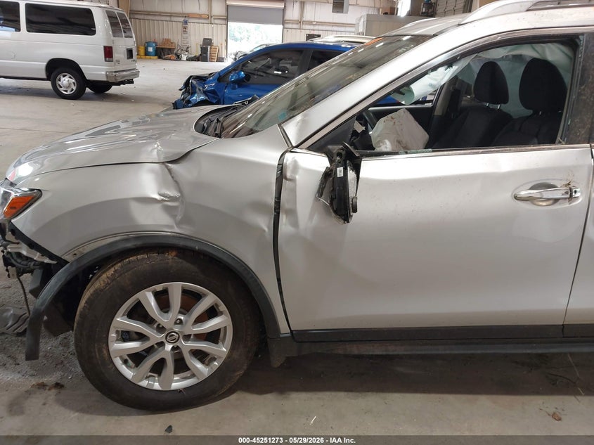 2017 NISSAN ROGUE auction photo 6