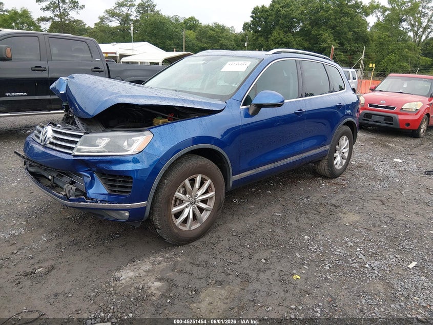 2016 VOLKSWAGEN TOUAREG auction photo 2