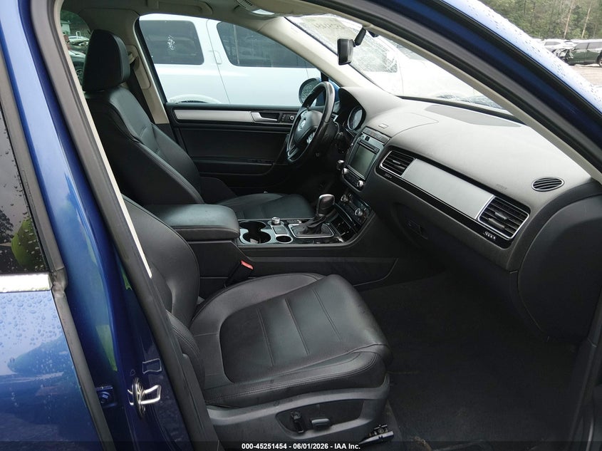 2016 VOLKSWAGEN TOUAREG auction photo 5