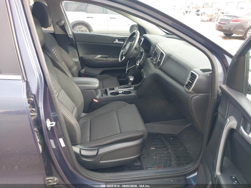 VIN KNDPM3AC0J7454237 2018 KIA SPORTAGE LX