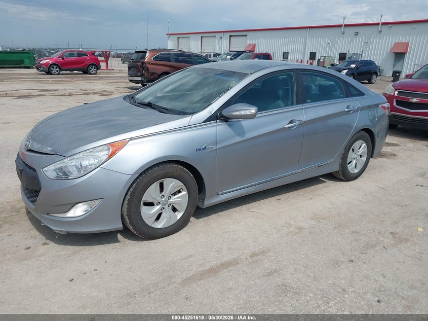 2015 HYUNDAI SONATA HYBRID auction photo 2
