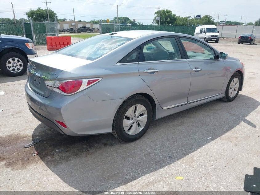 2015 HYUNDAI SONATA HYBRID auction photo 4