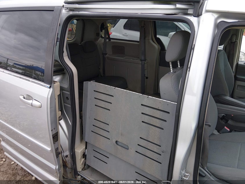 2010 Chrysler Town & Country Lx VIN: 2A4RR4DE9AR103056 Lot: 45251641