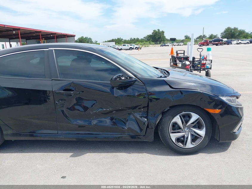 VIN 19XFC2F63KE034775 2019 HONDA CIVIC LX