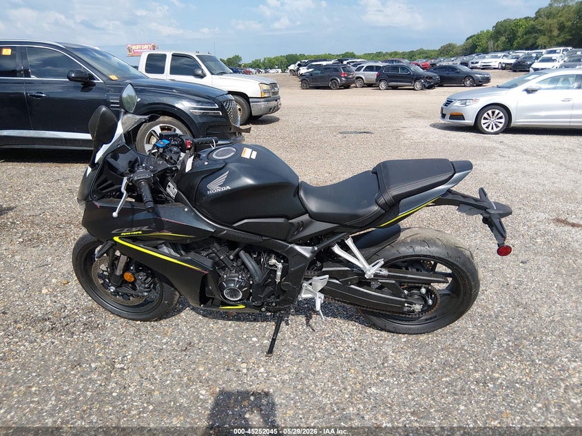 2026 Honda Cbr650 R VIN: MLHRH1551T5200934 Lot: 45252045
