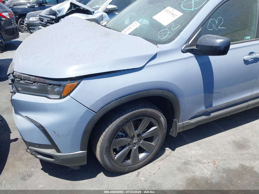 2025 HONDA PILOT auction photo 2