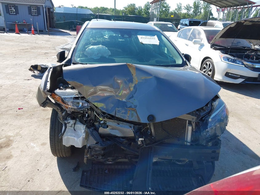 2018 TOYOTA COROLLA auction photo 6