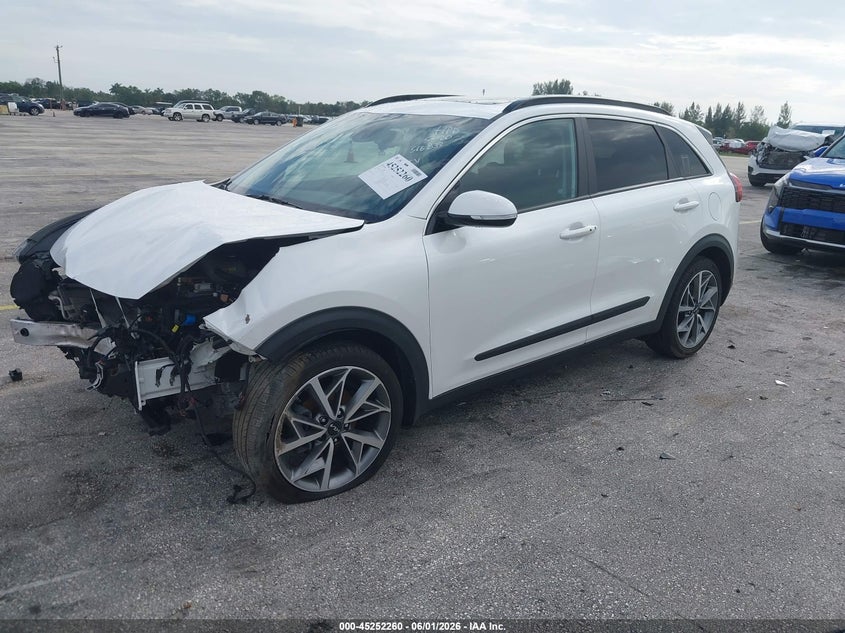 Vin: kndcc3lc7n5516832, lot: 45750063, kia niro touring se 20222