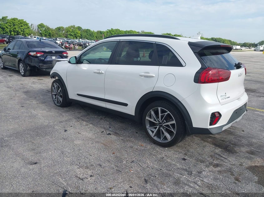 Vin: kndcc3lc7n5516832, lot: 45750063, kia niro touring se 20223