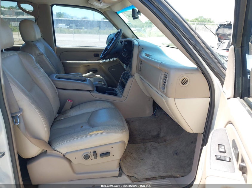 2004 CHEVROLET TAHOE auction photo 5
