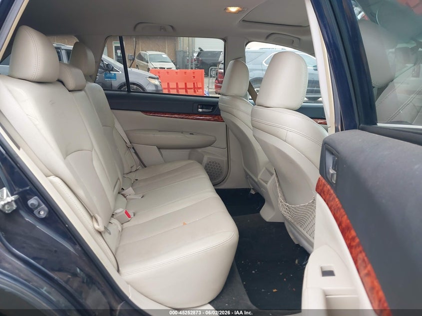 2012 SUBARU OUTBACK auction photo 8