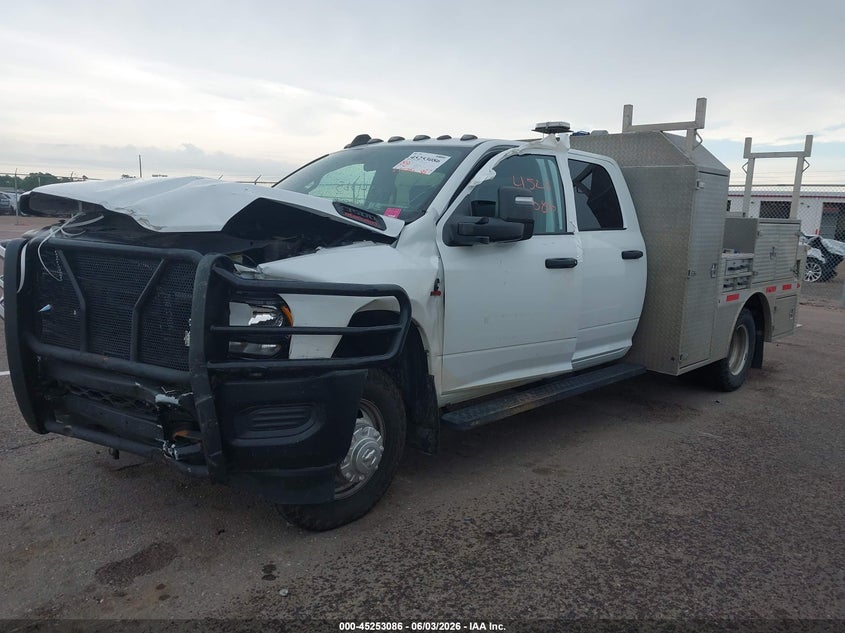 2023 RAM 3500 CHASSIS auction photo 2