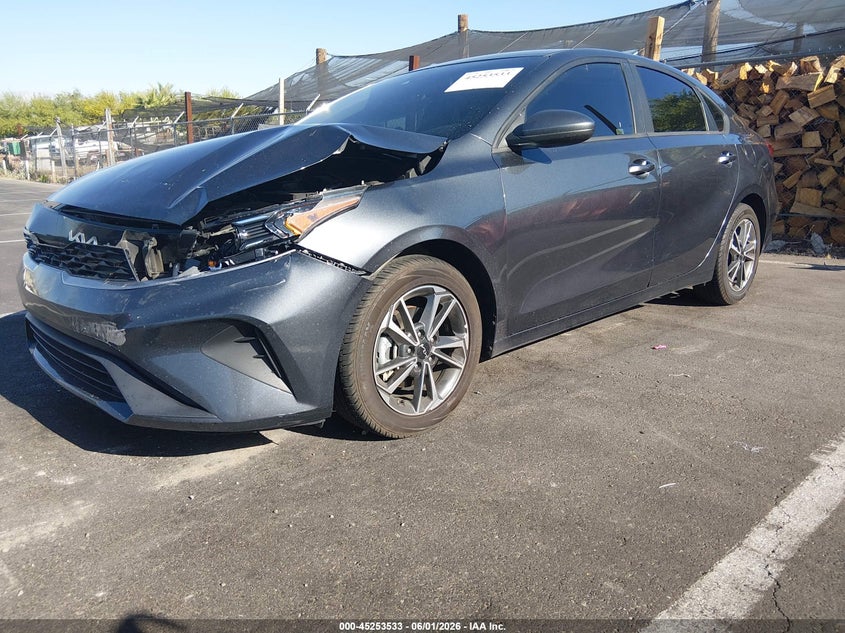 3KPF24AD0NE427562 2022 KIA FORTE LXS photo 1
