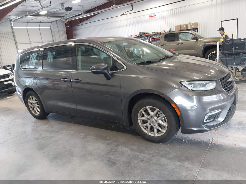 2023 Chrysler Pacifica Touring L VIN: 2C4RC1BG8PR560847 Lot: 45253618