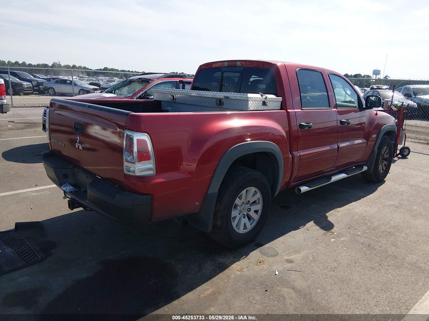 2006 MITSUBISHI RAIDER auction photo 4