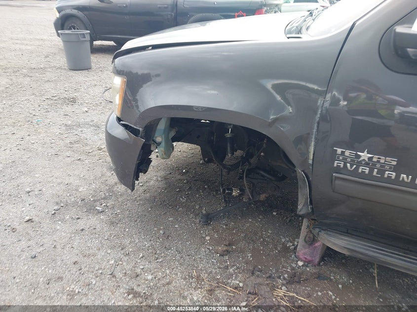 2011 CHEVROLET AVALANCHE 1500 auction photo 6