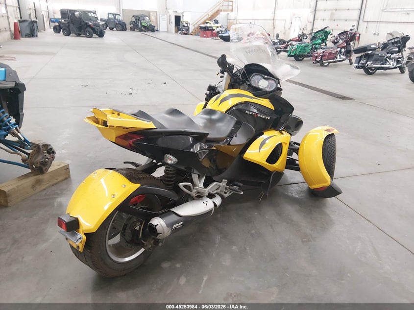 2009 CAN-AM/ BRP SPYDER MOTO 2
