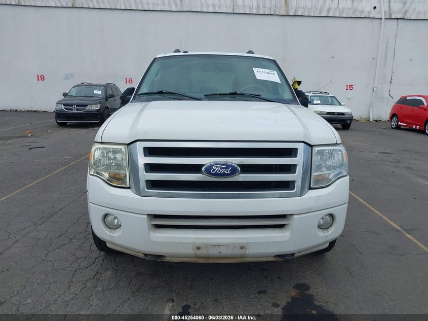 1FMJU1J56BEF55352 2011 Ford Expedition 5.4 Xlt white