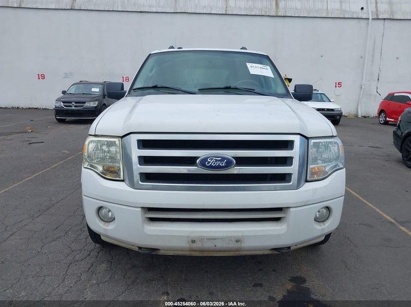 1FMJU1J56BEF55352 2011 Ford Expedition 5.4 Xlt white