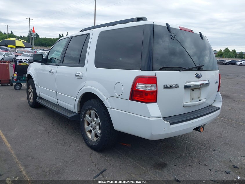 1FMJU1J56BEF55352 2011 Ford Expedition 5.4 Xlt white