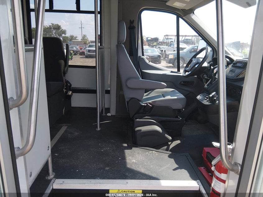 2017 FORD TRANSIT-350 CUTAWAY auction photo 5