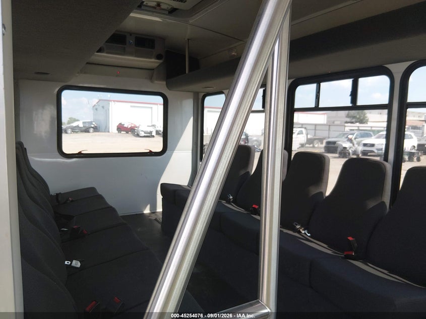 2017 FORD TRANSIT-350 CUTAWAY auction photo 8