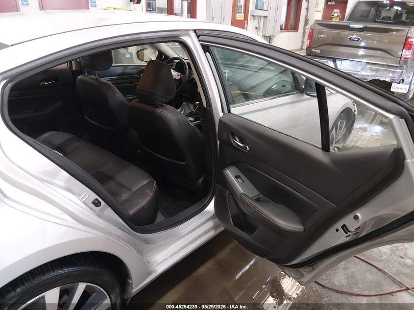2019 NISSAN ALTIMA auction photo 8