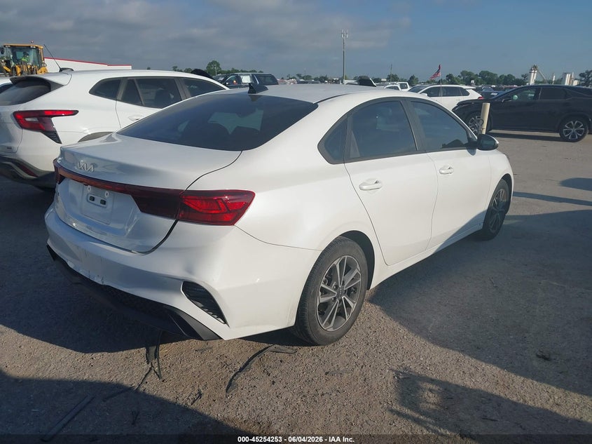 2023 KIA FORTE auction photo 4